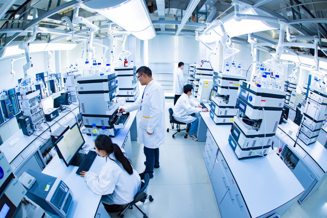 202212021318272790.jpg 17-实验室全景_副本.jpg